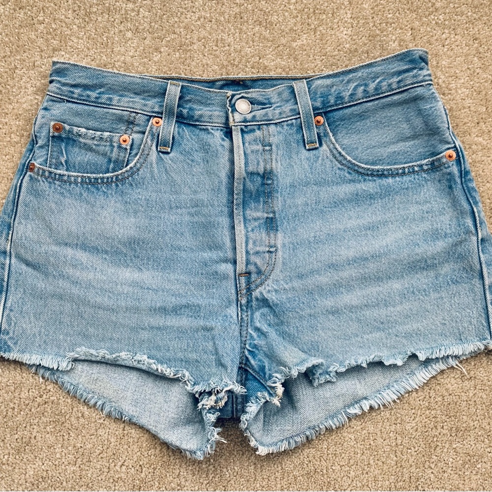 Levi’s 501 high-rise denim shorts. Size W28.